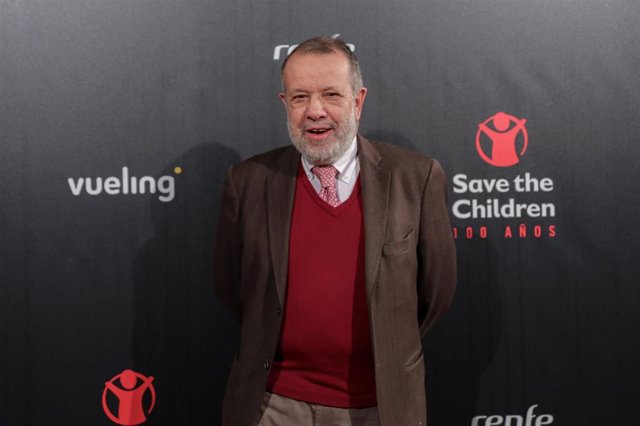 El defensor del pueblo, Francisco Fernández Marugán, en el photocall de la gala de entrega de los premios por el centenario de Save the Children, en Madrid a 12 de noviembre de 2019.