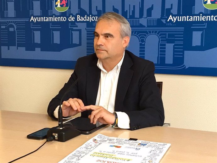 El alcalde de Badajoz, Francisco Javier Fragoso, en rueda de prensa telemática este viernes