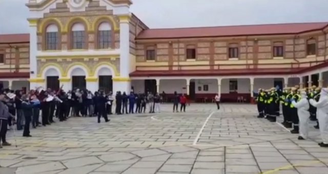 Presos aplauden a la UME por desinfectar la cárcel de Burgos