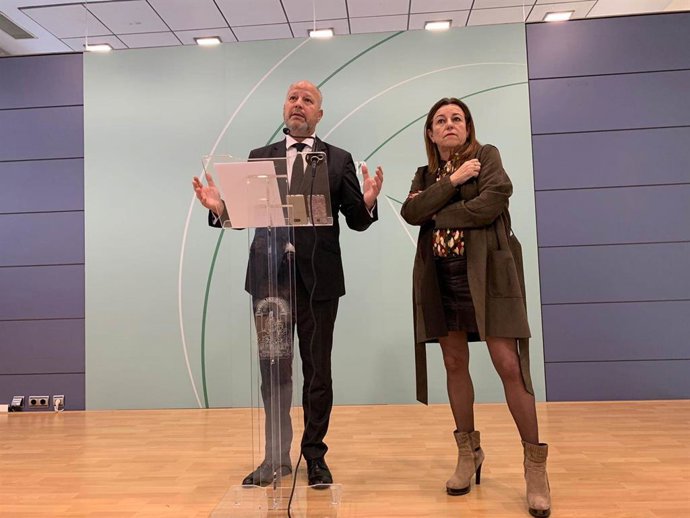 El consejero y la viceconsejera de Educacion, Javier Imbroda y María del Carmen Castillo, en una imagen de archivo