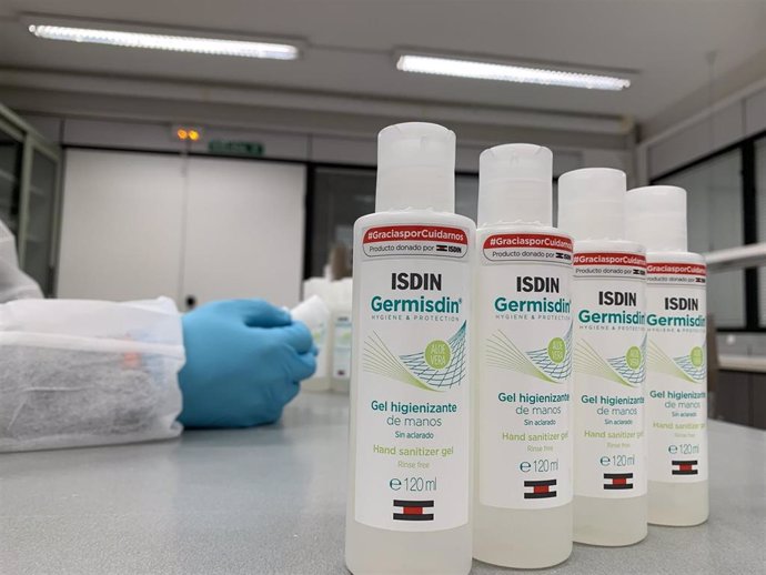 Isdin dona 90.000 geles higienizantes y otros productos a residencias y hospitales.