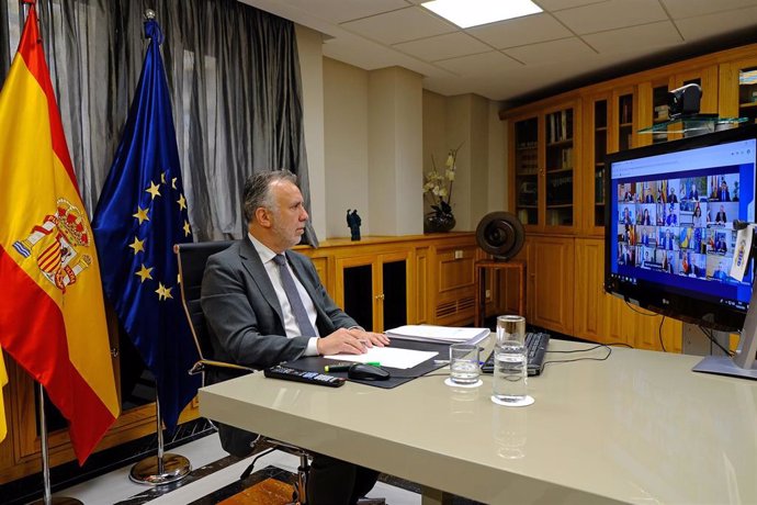 El presidente de Canarias, Ángel Víctor Torres, durante una de las videoconferencias que ha mantenido con el presidente del Gobierno, Pedro Sánchez