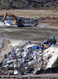 Ecologistas anuncia alegaciones a la autorización para el vertedero de Nerva (Huelva) e incide en su cierre