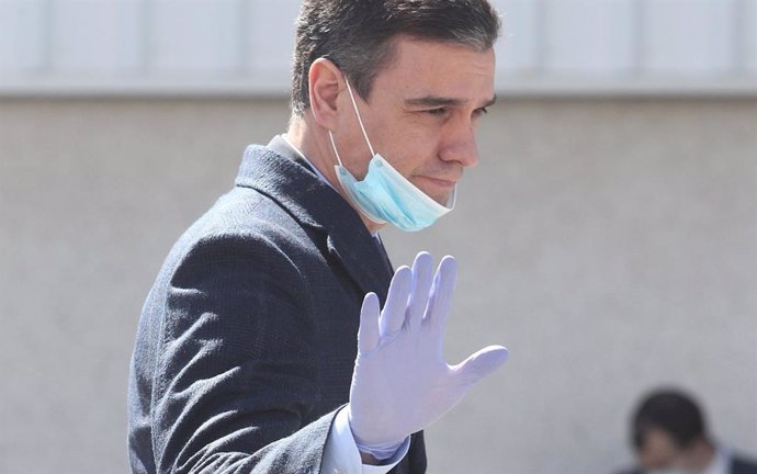 El presidente del Gobierno, Pedro Sánchez, visita la fábrica Hersill que producirá respiradores para Sanidad