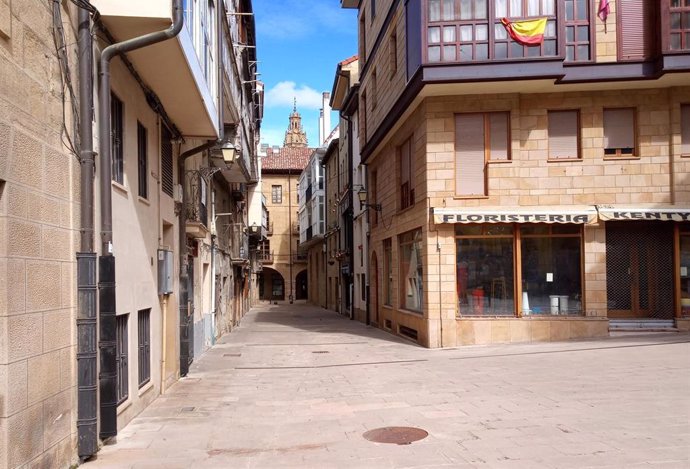 Una de las calles de la localidad riojana de Haro, donde varios vecinos se encuentran aislados en sus domicilios debido al coronavirus, en Haro (La Rioja, España), a 9 de marzo de 2020.