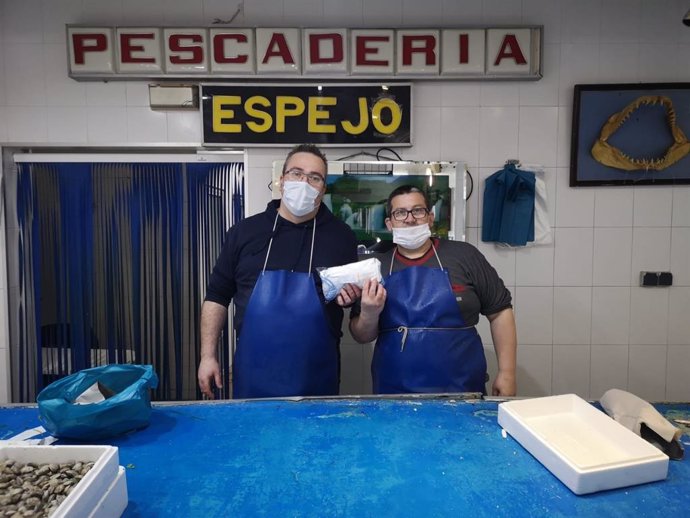 Pescadería de Palma del Río recibe material sanitario del Ayuntamiento