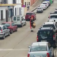 Denunciado en Montilla (Córdoba) un varón por disfrazarse de romano y tocar el tambor en la calle