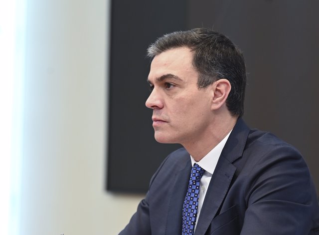 El presidente del Gobierno, Pedro Sánchez, durante su videoconferencia con los presidentes autonómicos a 5 de abril de 2020