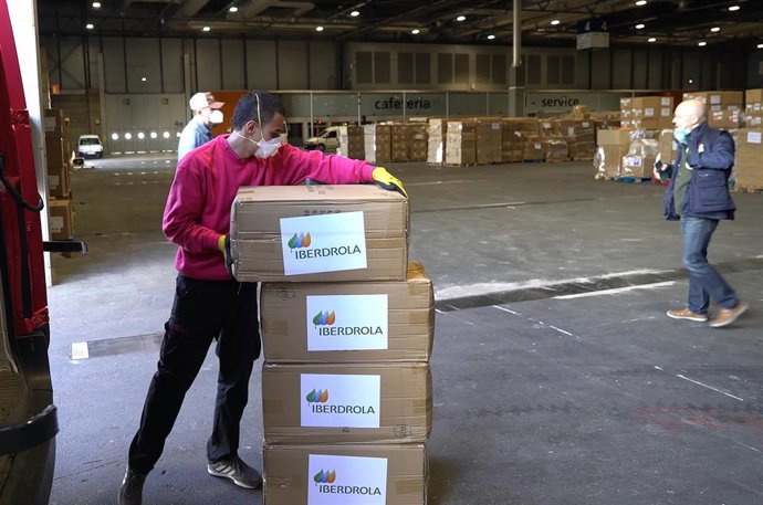 Reparto de mantas por parte de Iberdrola en el marco de medidas para mitigar el efecto del Covid-19