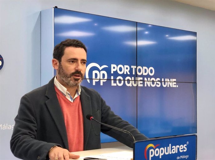 El coordinador general del Partido Popular de Málaga, José Ramón Carmona, en rueda de prensa, en una imagen de archivo.