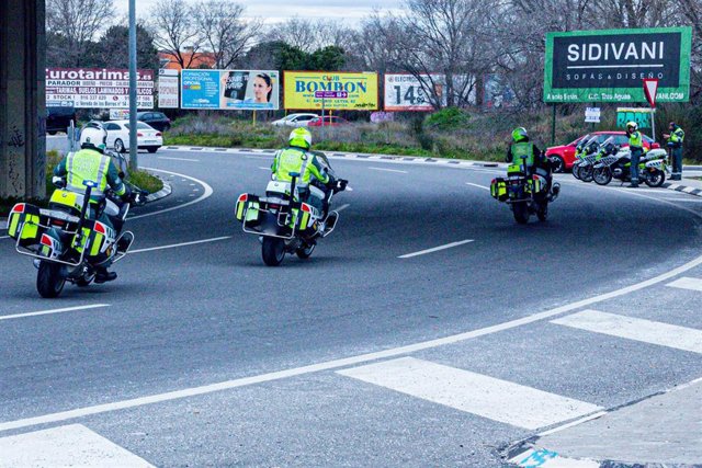 Varios agentes de la Guardia Civil de Tráfico.