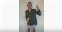 Álex Ubago y Veintiuno convierten 'Felices los 4' en un hit de pop ochentero