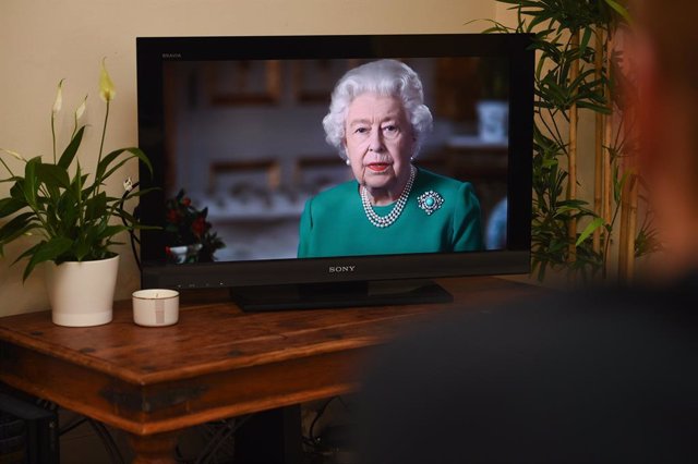Coronavirus.- La reina Isabel II apela a la "autodisciplina" y "resolución" brit