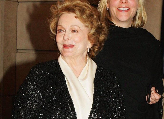 Muere la actriz Shirley Douglas, madre de Kiefer Sutherland, a los 86 años