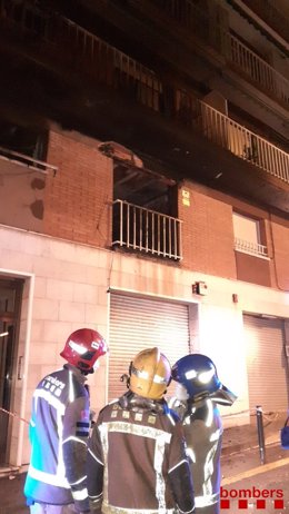 Tres heridos leves en un incendio en Cerdanyola del Valls (Barcelona)