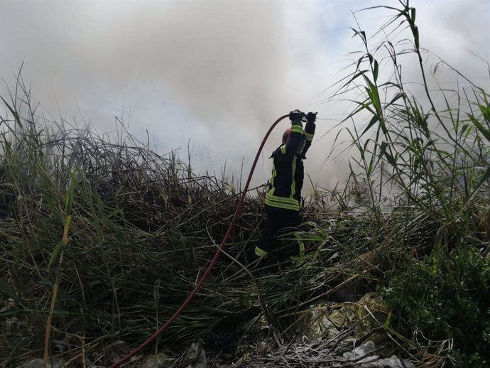 Almería.- Sucesos.- El Infoca da por estabilizado el incendio forestal declarado en Adra