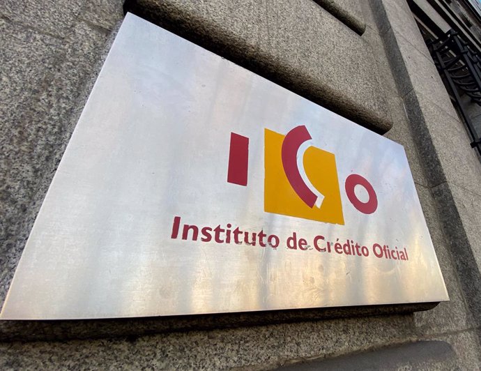 Placa amb el logo de l'ICO (Institut de Crdit Oficial).