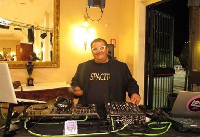 Fallece Jon Zarrias,Dj, y por la noche roban en su casa