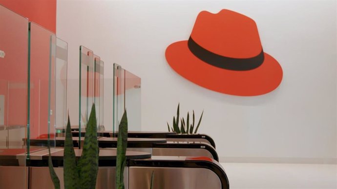 Logo de Red Hat en sus oficinas
