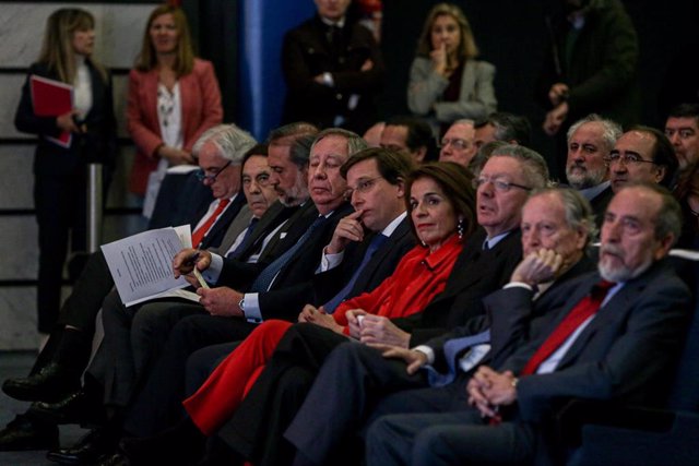  José Luis Martínez Almeida junto a exalcaldes de la capital, Ana Botella; Alberto Ruiz-Gallardón; José María Álvarez del Manzano y Juan Antonio Barranco Gallardo en una jornada sobre los 40 años de Ifema