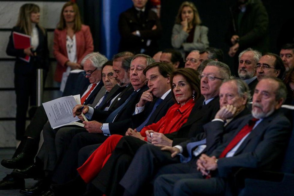  José Luis Martínez Almeida junto a exalcaldes de la capital, Ana Botella; Alberto Ruiz-Gallardón; José María Álvarez del Manzano y Juan Antonio Barranco Gallardo en una jornada sobre los 40 años de Ifema