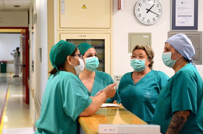 Profesionales sanitarios el Hospital Reina Sofía