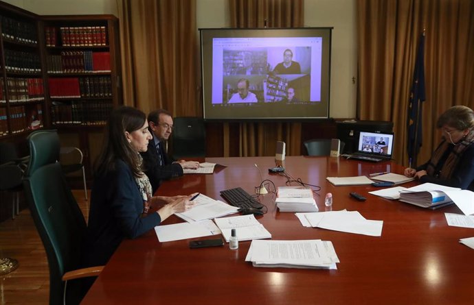 Videoconferencia entre la conselleira de Educación, Carmen Pomar, y los rectores de las universidades gallegas.