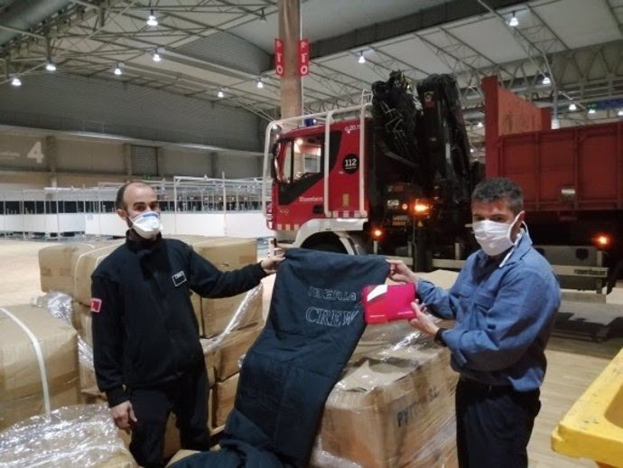 Iberia dona 500 mantas y 540 kits de aseo para el hospital temporal Fira Salut para enfermos de Covid-19.