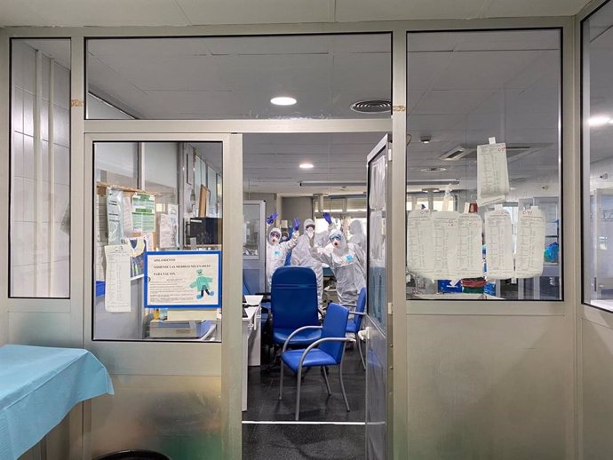 Profesionales de la UCI del Hospital Regional de Málaga extuban con éxito a siete pacientes con coronavirus