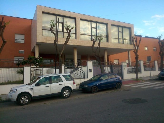 Fachada del centro de mayores 'Joaquín Rosillo' de San Juan de Aznalfarache (Sevilla)