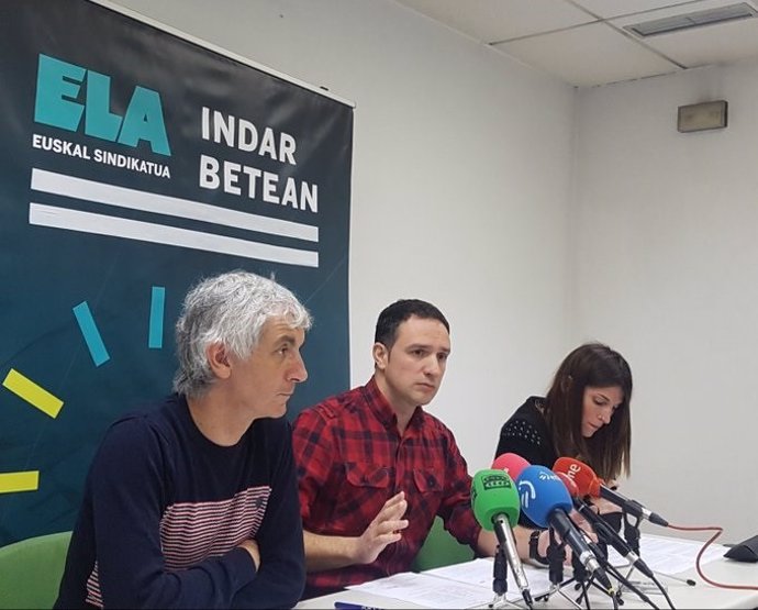 Los responsables de ELA Mikel Noval, Mitxel Lakuntza y Janire Landaluze