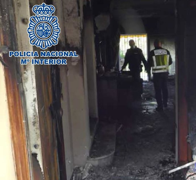 Actuación de la policia en una vivienda