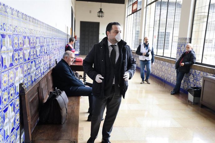 El abogado de la acusación popular representada por el diputado y letrado de Vox, David Arranz, a su llegada a la vista oral por el recurso de apelación celebrado el 19 de marzo