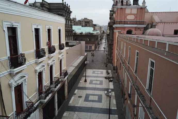 Las calles del centro de Lima sin gente