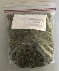 Detenido un conductor que llevaba en el maletero una bolsa con más de 100 gramos de marihuana