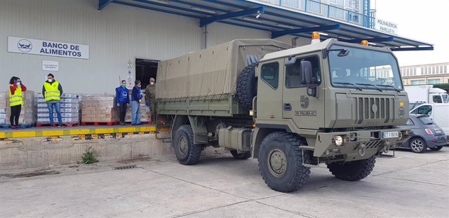 El Ejército ayuda a Banco de Alimentos de Mallorca a transportar 12.000 kg de comida para colectivos vulnerables.