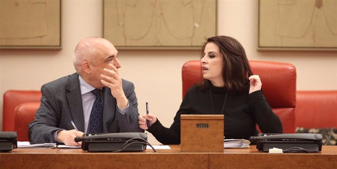 La portavoz del PSOE en el Congreso, Adriana Lastra y el secretario general del Grupo Socialista, Rafael Simancas