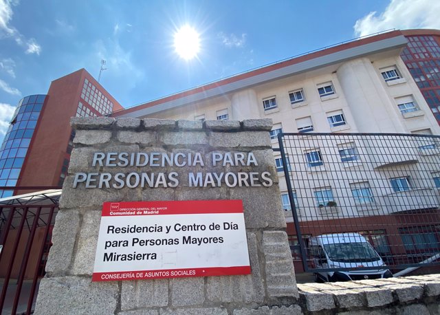 Entrada de la Residencia para Mayores Mirasierra