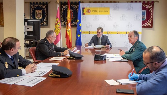 El delegado del Gobierno de España en Castilla-La Mancha, Francisco Tierraseca, se reúne con los Cuerpos y Fuerzas de Seguridad del Estado.