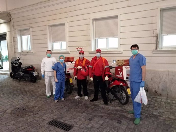 Imagen de una donación de Telepizza a personal sanitario en Andalucía. 