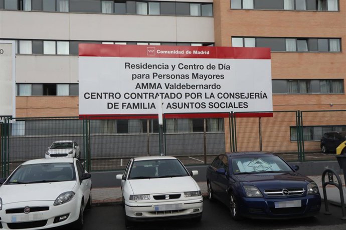 Fachada de la residencia Residencia AMMA Valdebernardo (Madrid) en plena crisis del coronavirus. Los centros de mayores del país han sido uno de los colectivos más afectados por el virus. En Valdebernardo, Madrid, (España), a 7 de abril de 2020.