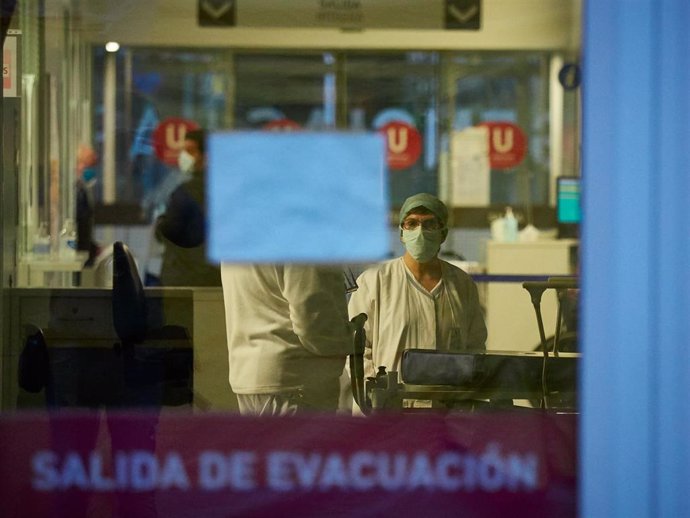 Personal sanitario del Hospital de Navarra en el Servicio de Urgencias durante la cuarta semana de confinamiento por el Estado de Alarma decretado por el Gobierno de España con motivo del coronavirus, COVID-19. En Pamplona. 7 de abril de 2020.