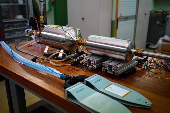Físicos de partículas proponen un respirador desmontado para ayudar a combatir el COVID-19. El diseño para este prototipo de respirador de alta energía (HEV) fue propuesto por la colaboración de LHCb
