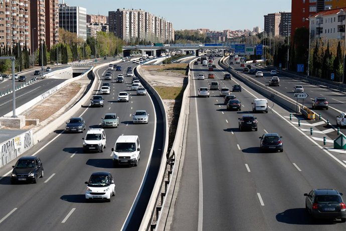 Tráfico en una de las salidas de la carretera de Madrid durante la Semana Santa de 2019