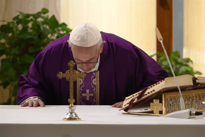 El Papa crea una nueva comisión para estudiar el diaconado femenino y designa a 