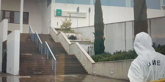 Labores de desinfección de la UME en el Hospital de Alta Resolución de Alcalá la Real