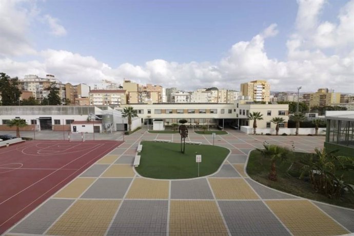 Colegio San José de Málaga donde se ha habilitado un aparcamiento gratuito para sanitarios