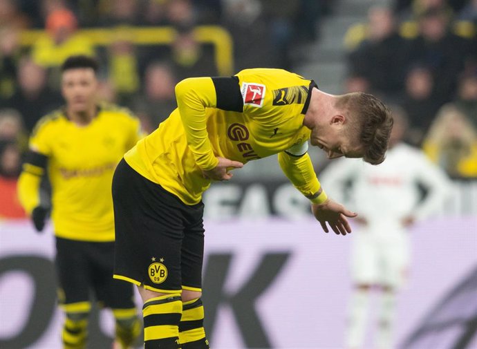 Marco Reus celebrando con la grada un gol con el Borussia Dortmund