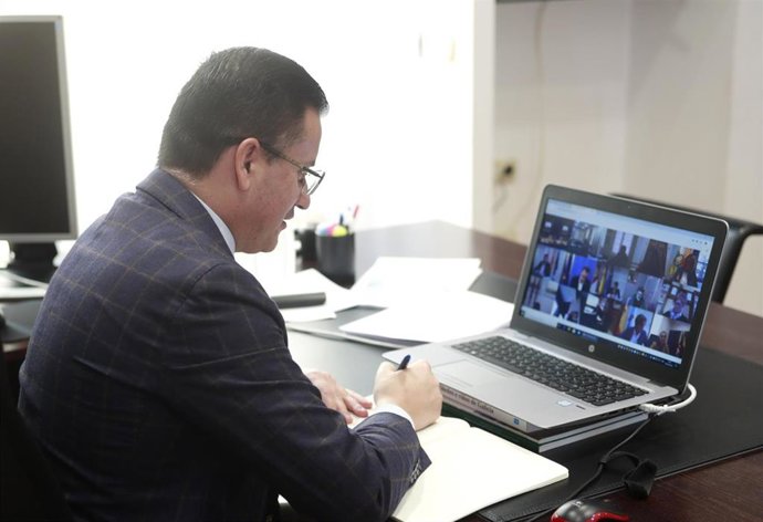 José González en videoconferencia con el ministro de Agricultura