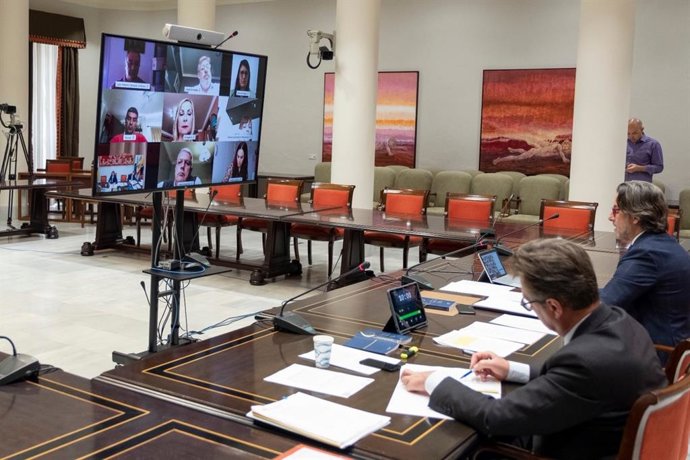 El presidente del Parlamento, Gustavo Matos, en la reunión de la Diputación Permanente